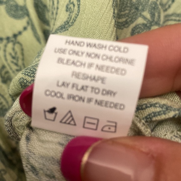 LUQ Green Paisley Blouse with Tie Front Size Large - Picture 12 of 12